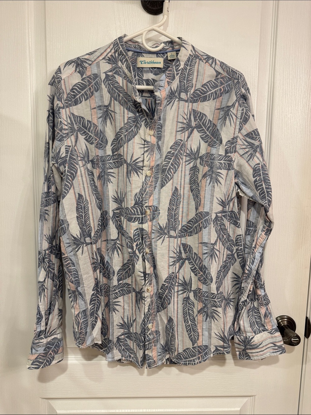 Caribbean Men’s White Button-Up Shirt with Blue Leaf Print